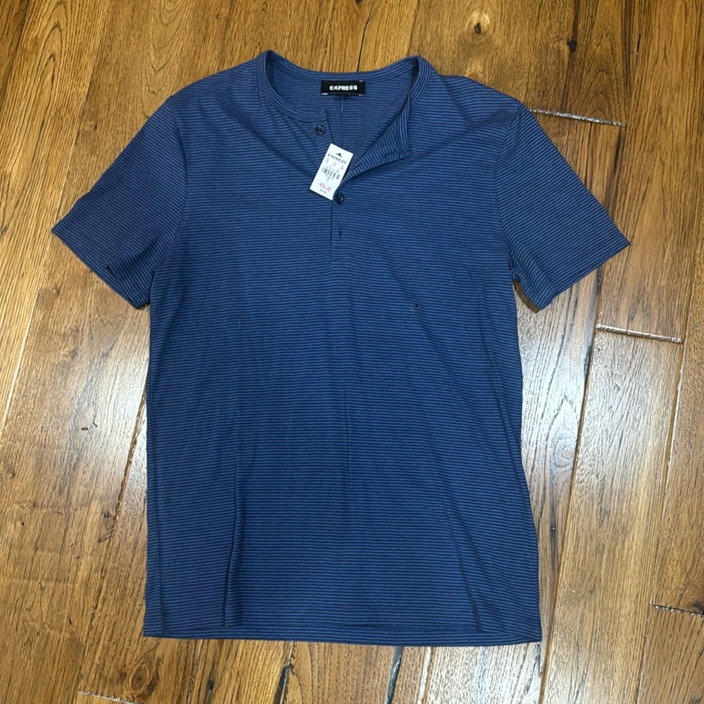 Men’s blue Henley tshirt